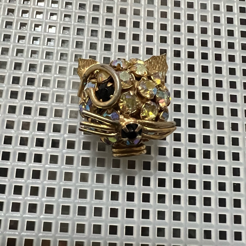 Vintage Warner stamped rhinestones cat kitty face brooch